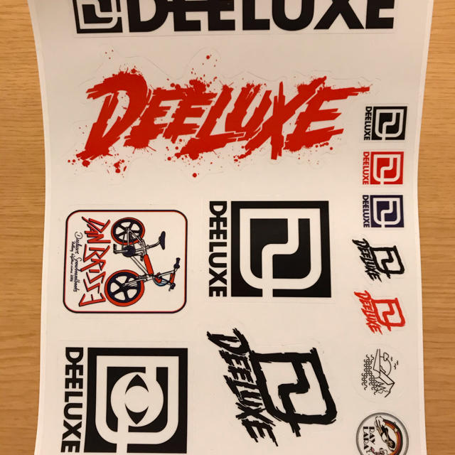 DEELUXE(ディーラックス)のディーラックス　ステッカー スポーツ/アウトドアのスノーボード(アクセサリー)の商品写真