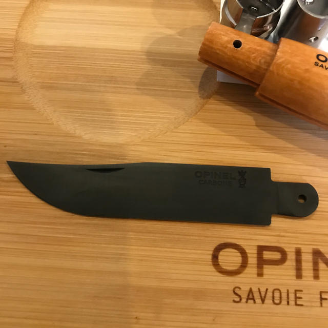 OPINEL(オピネル)のr8 オピネル Opinel No.9 カーボン 9cm 黒錆加工済み スポーツ/アウトドアのアウトドア(調理器具)の商品写真