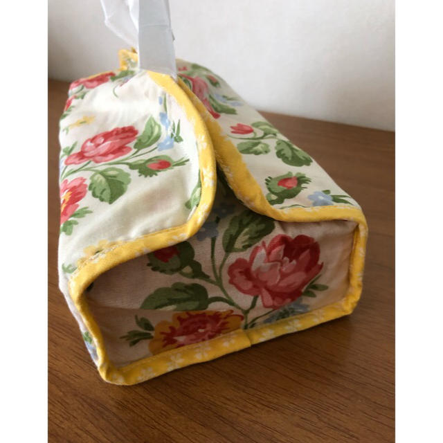 LAURA ASHLEY - ローラアシュレイ のティッシュケース(used品)2つセットの通販 by 🌹Nami’s GARDEN 🌹