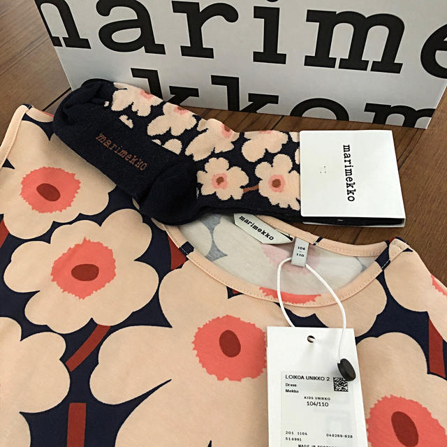 marimekko(マリメッコ)の【ご専用】マリメッコ 新品ワンピース＆ソックス キッズ/ベビー/マタニティのキッズ服女の子用(90cm~)(ワンピース)の商品写真