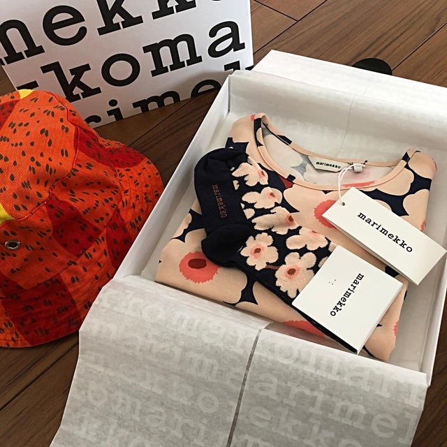 marimekko(マリメッコ)の【ご専用】マリメッコ 新品ワンピース＆ソックス キッズ/ベビー/マタニティのキッズ服女の子用(90cm~)(ワンピース)の商品写真