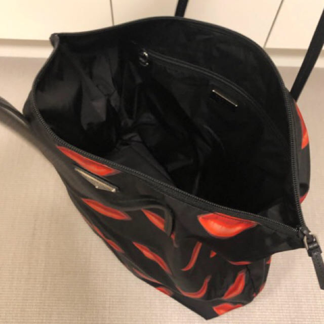 【新品】PRADA ナイロントート/リップ柄