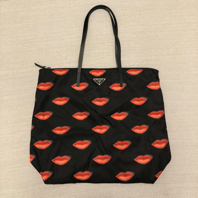 【新品】PRADA ナイロントート/リップ柄