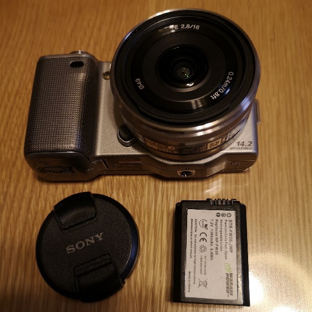 Sony NEX-5 とレンズsel16f28 1