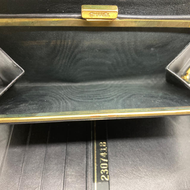 美品】CHANEL キャビアスキン 二つ折 長財布 黒 ギャランティカード有