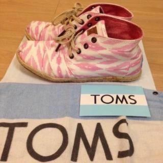 トムズ(TOMS)の春夏用　美品☆トムズ　24cmスニーカー　軽くて履き心地がよい(スニーカー)