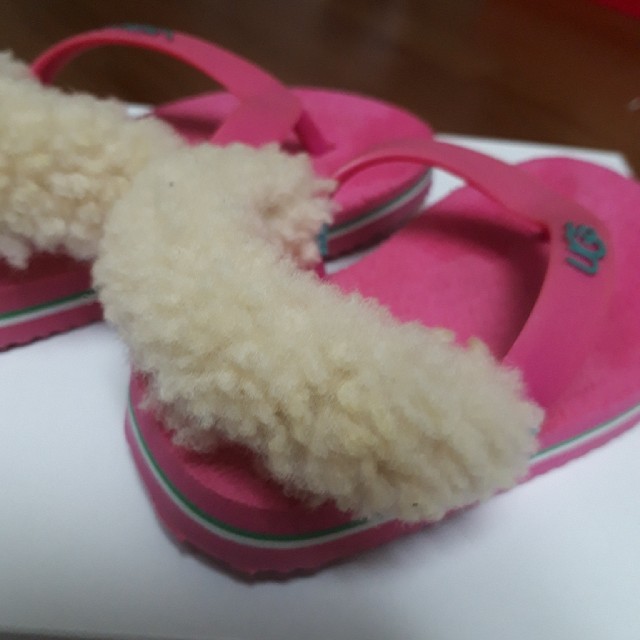 UGG(アグ)の専用15cm☆uggbabyピンクサンダル♫ キッズ/ベビー/マタニティのキッズ靴/シューズ(15cm~)(サンダル)の商品写真