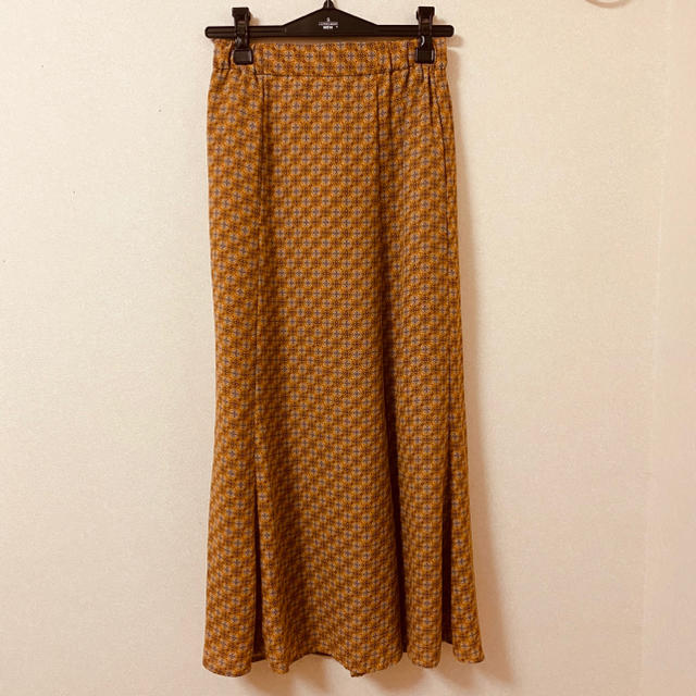 GU(ジーユー)のGU◎マーメイドラインタイル柄SK レディースのスカート(ロングスカート)の商品写真