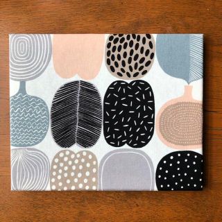 マリメッコ(marimekko)のハンドメイド　marimekko　ファブリックパネル　コンポッティ　ホワイト　１(インテリア雑貨)