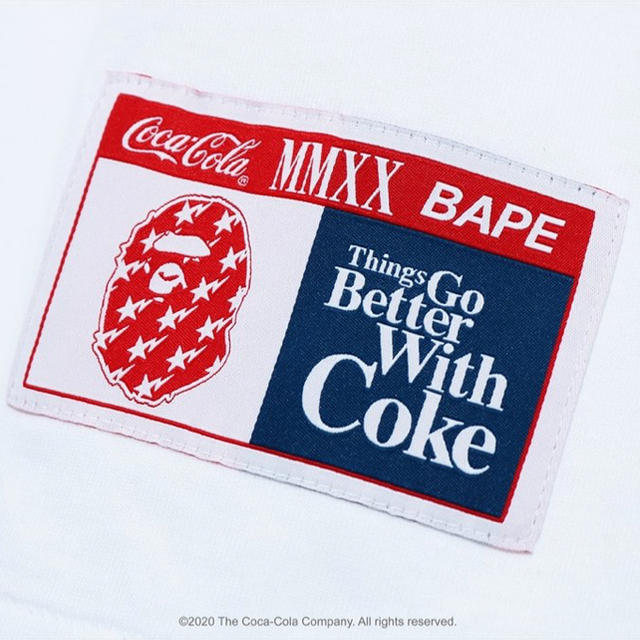 A BATHING APE(アベイシングエイプ)の【新品】A BATHING APE x Coca-Cola コラボTシャツ S レディースのトップス(Tシャツ(半袖/袖なし))の商品写真