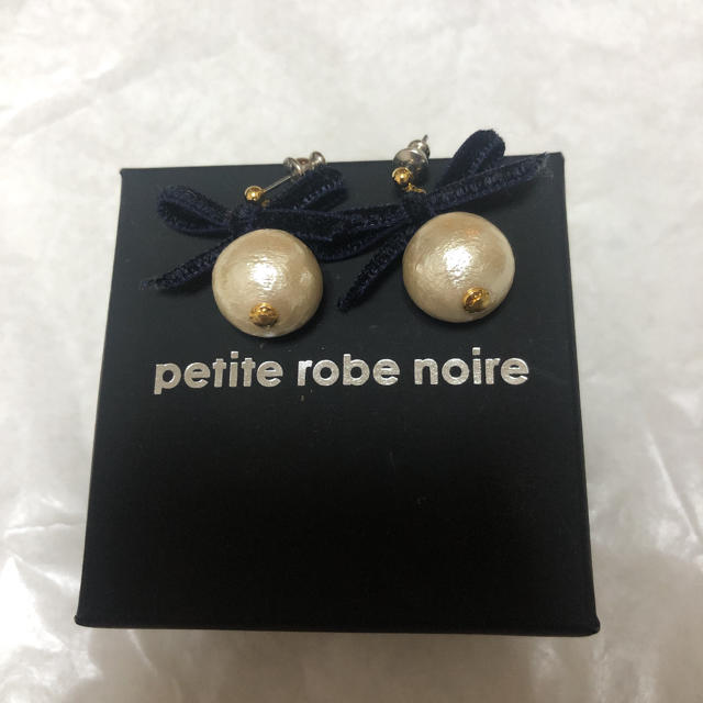 petite robe noire(プティローブノアー)の未使用　プティローブノアー　リボンピアス レディースのアクセサリー(ピアス)の商品写真