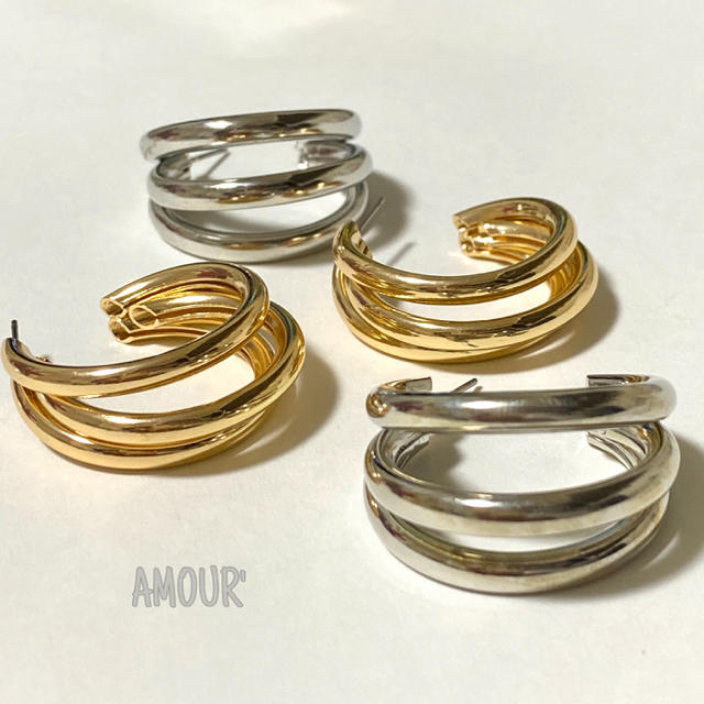 BEAUTY&YOUTH UNITED ARROWS(ビューティアンドユースユナイテッドアローズ)のthree hoop pierce〈GOLD〉 レディースのアクセサリー(ピアス)の商品写真