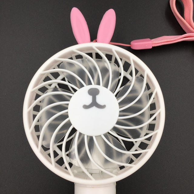 手持ち扇風機　ハンディファン　ウサギ　ピンク スマホ/家電/カメラの冷暖房/空調(扇風機)の商品写真