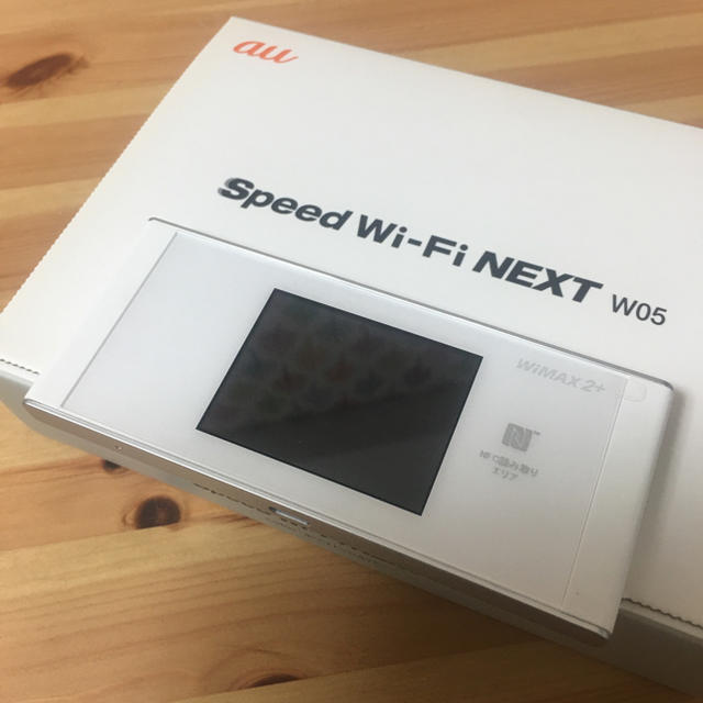 au(エーユー)のWi-Fiルーター　WiMAX 2+ Speed Wi-Fi NEXT W05 スマホ/家電/カメラのスマートフォン/携帯電話(その他)の商品写真