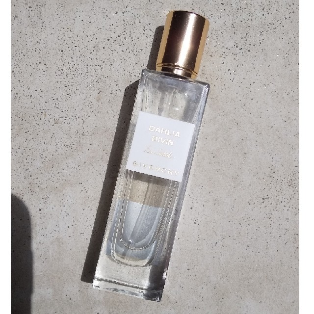 GIVENCHY(ジバンシィ)のGIVENCHY DAHLIA DIVIN コスメ/美容の香水(香水(女性用))の商品写真