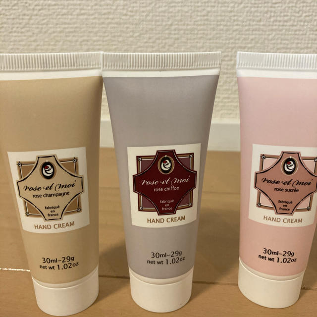 L'OCCITANE(ロクシタン)のロタンティック  ローズ エ モア オードトワレ　ハンドクリーム　セット コスメ/美容の香水(香水(女性用))の商品写真