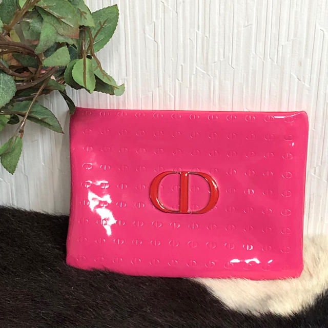 Christian Dior(クリスチャンディオール)の⭐️クリスチャンディオール　ノベルティエナメルミニポーチ⭐️ レディースのファッション小物(ポーチ)の商品写真