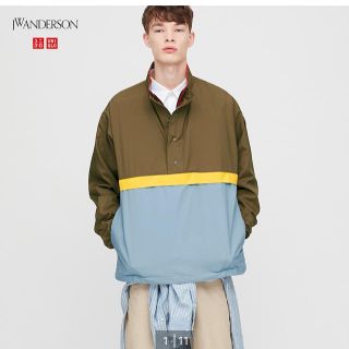 ユニクロ(UNIQLO)のユニクロ アンダーソン　ポケッタブルプルオーバー  JW anderson Ｌ (パーカー)