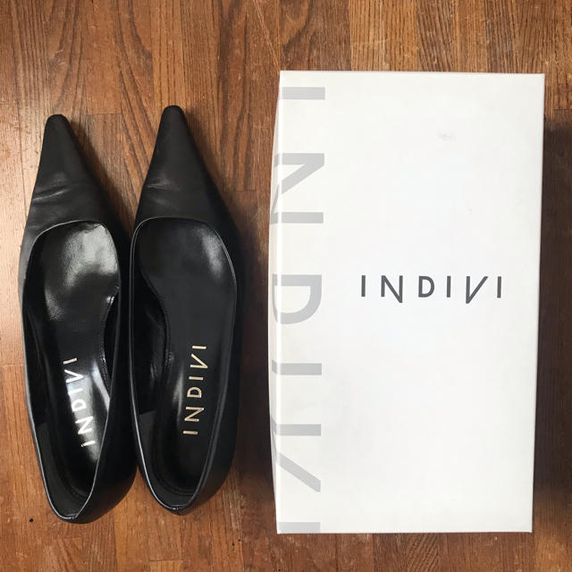 INDIVI(インディヴィ)のINDIVI 黒　ベーシックパンプス 天然革 レディースの靴/シューズ(ハイヒール/パンプス)の商品写真