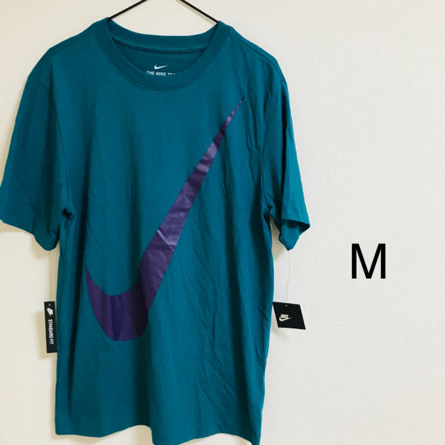 NIKE(ナイキ)の新品　NIKE  M グリーン　緑　デカロゴ　メンズ　レディース　Tシャツ メンズのトップス(Tシャツ/カットソー(半袖/袖なし))の商品写真