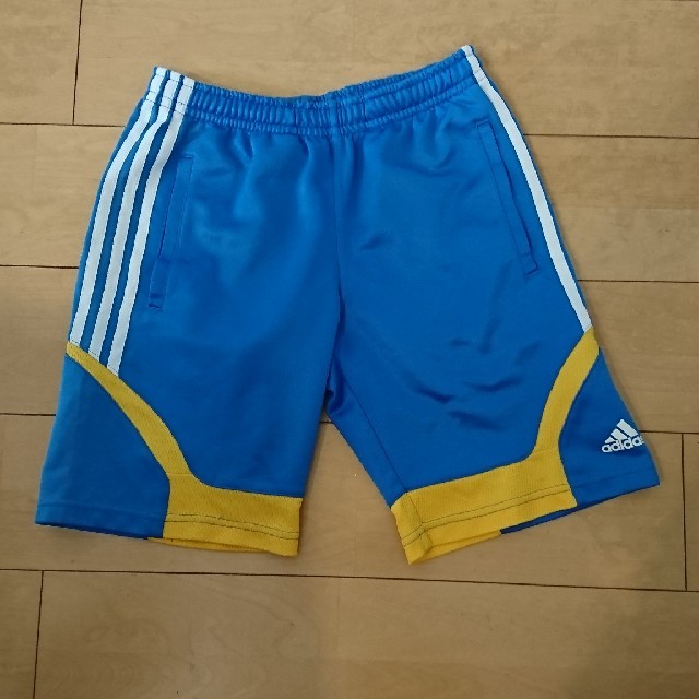 adidas(アディダス)の値下げ☆adidas スポーツウェア キッズ150 ショートパンツ スポーツ/アウトドアのサッカー/フットサル(ウェア)の商品写真