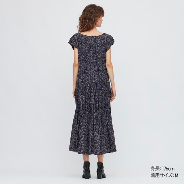 UNIQLO(ユニクロ)のツイストプリーツワンピース（半袖・ペイズリー） レディースのワンピース(ロングワンピース/マキシワンピース)の商品写真