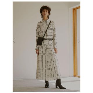 アメリヴィンテージ(Ameri VINTAGE)のCHAPLIN MESSAGE LOGO PLEATS SKIRT(ロングスカート)