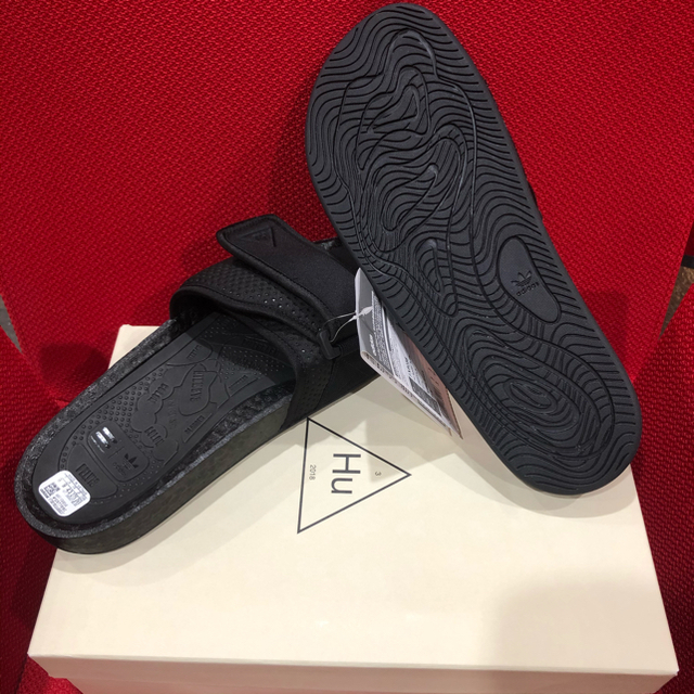 adidas(アディダス)のアディダス　ブースト サンダル / ファレル ウィリアムス メンズの靴/シューズ(サンダル)の商品写真