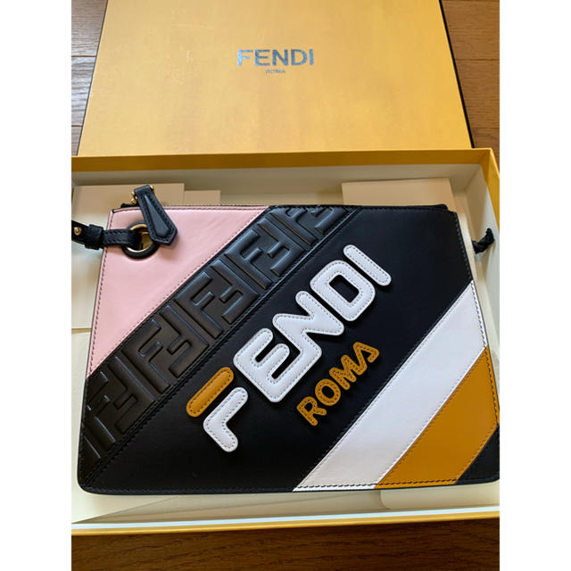 FENDI(フェンディ)のフェンディ　ミニクラッチバッグ　フェンディマニア レディースのバッグ(クラッチバッグ)の商品写真