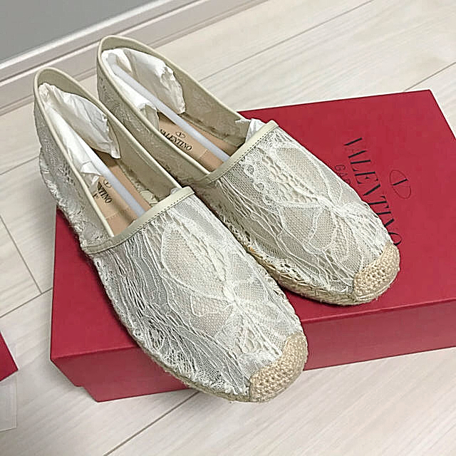 valentino エスパドリーユ 白 フラットシューズ 【セール 登場から人気 ...