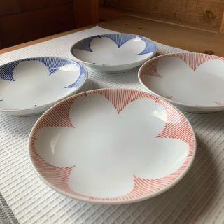 かわいい梅柄　小皿　４枚組　(食器)