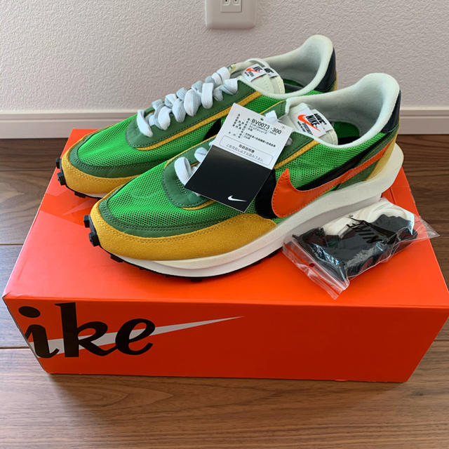 NIKE(ナイキ)のsacai × NIKE LDV WAFFLE GREEN  メンズの靴/シューズ(スニーカー)の商品写真