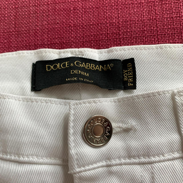 DOLCE&GABBANA(ドルチェアンドガッバーナ)の【ラス1・早い者勝ち ・売り切り《可愛くてクール》】ジーンズ　猫柄 レディースのパンツ(デニム/ジーンズ)の商品写真