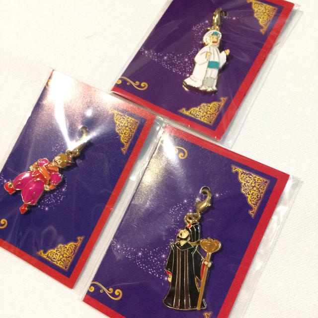 Disney 新品 劇団四季 アラジン シークレットチャーム 3点 ディズニー グッズ の通販 By Nicchi S Shop ディズニーならラクマ Disney 新品 劇団四季 アラジン シークレットチャーム 3点 ディズニー グッズ の通販 By Nicchi S Shop ディズニーならラクマ