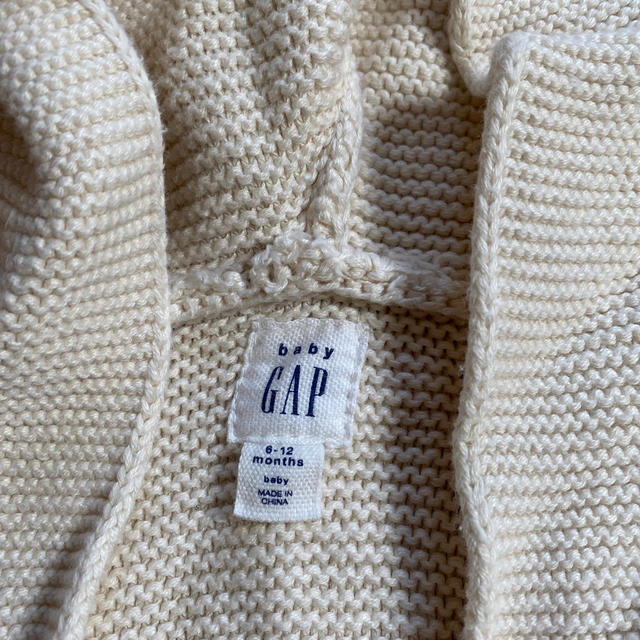 babyGAP(ベビーギャップ)のGAP フード付きセーター　6-12months キッズ/ベビー/マタニティのベビー服(~85cm)(ニット/セーター)の商品写真