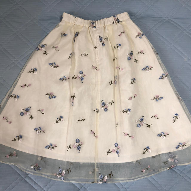 31 Sons de mode(トランテアンソンドゥモード)のトランテアン　オーガンジー花柄刺繍スカート レディースのスカート(ひざ丈スカート)の商品写真
