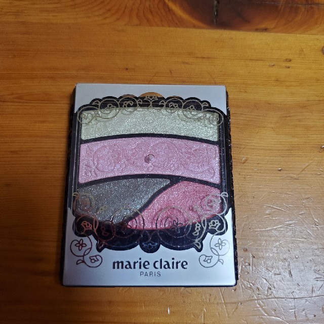 Marie Claire(マリクレール)のマリ・クレール　アイブロッサムT-101 コスメ/美容のベースメイク/化粧品(アイシャドウ)の商品写真
