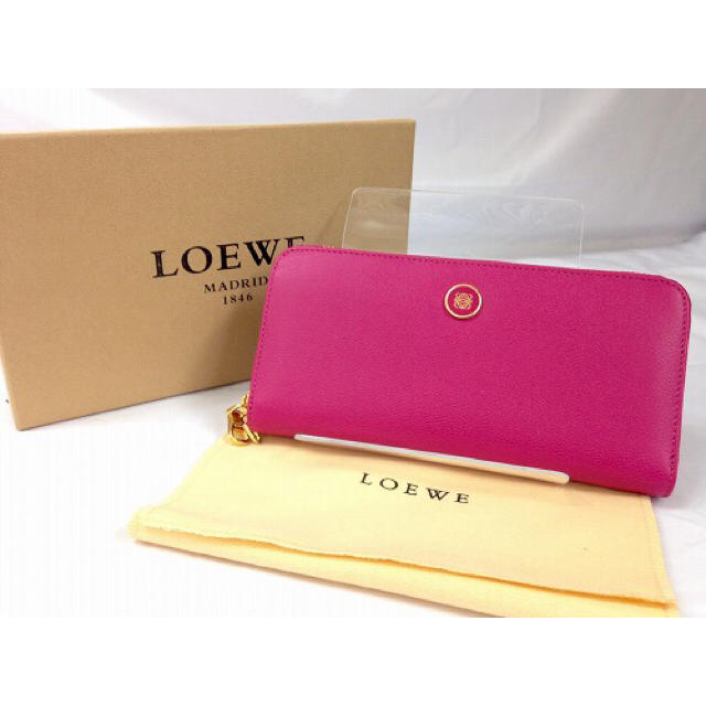 LOEWE - ピンク長財布ロエベ loeweウォレットの通販 by くいおに's shop｜ロエベならラクマ