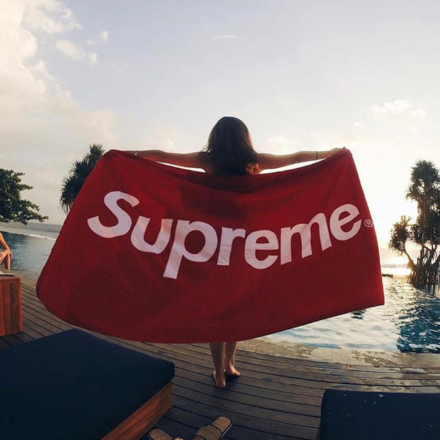 Supreme(シュプリーム)のセール 12ss box logo beachtowel supreme インテリア/住まい/日用品の日用品/生活雑貨/旅行(タオル/バス用品)の商品写真