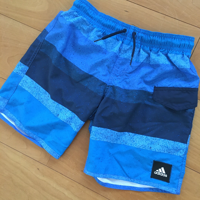 adidas(アディダス)の新品 アディダス ラッシュガード & サーフトランクス キッズ/ベビー/マタニティのキッズ服男の子用(90cm~)(水着)の商品写真