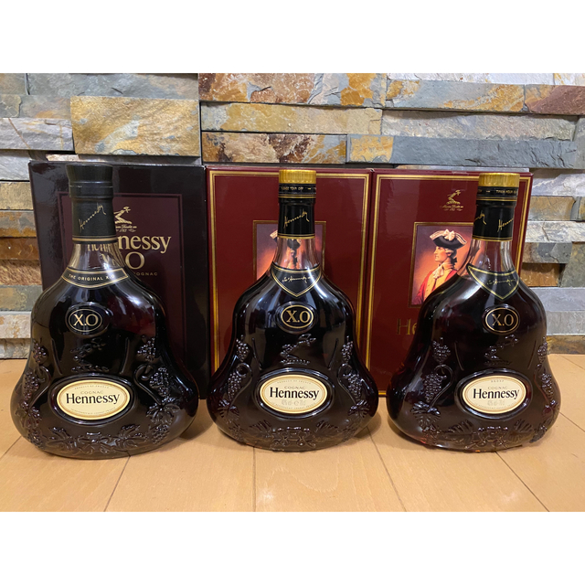 【未開封】Hennessy xo 金1．ブラック2つセット 食品/飲料/酒の酒(ブランデー)の商品写真