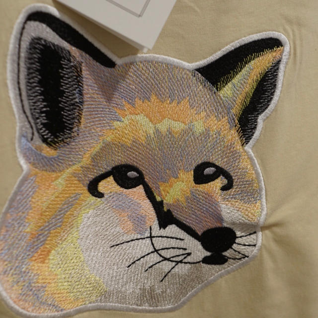 MAISON KITSUNE'(メゾンキツネ)のメゾンキツネ  Tシャツ パステル フォックス PASTEL FOX HEAD レディースのトップス(Tシャツ(半袖/袖なし))の商品写真