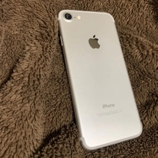 iPhone 7 Silver 128 GB SIMフリー