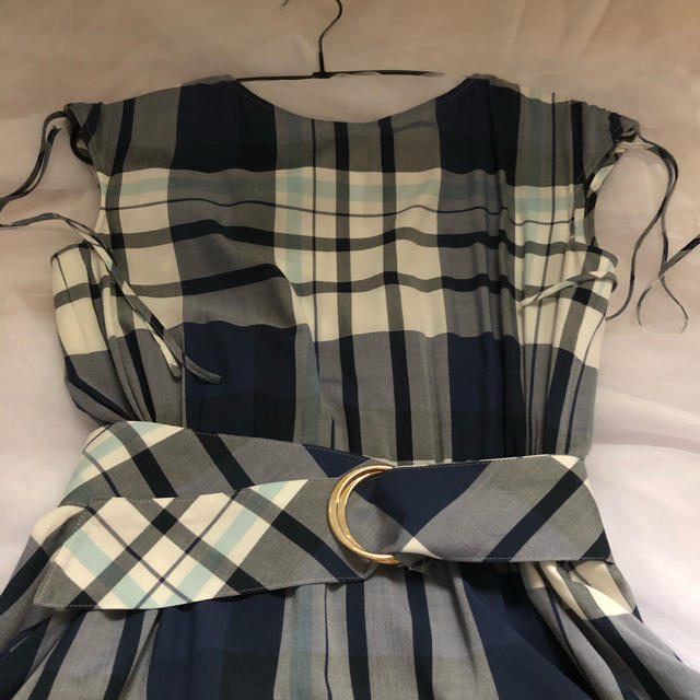 BURBERRY BLUE LABEL(バーバリーブルーレーベル)のバーバリーブルーレーベル　３８　超美品　ワンピース レディースのワンピース(ひざ丈ワンピース)の商品写真