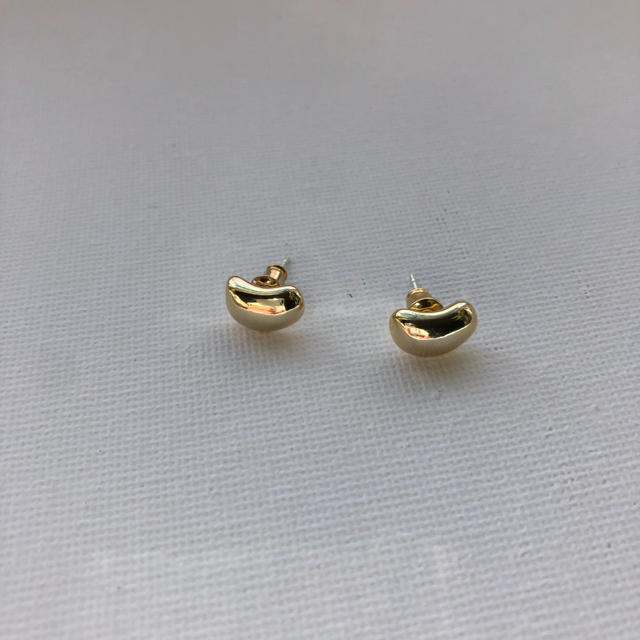 Plage(プラージュ)のスモールビーンズピアス　gold      イエナ　プラージュ　トゥデイフル レディースのアクセサリー(ピアス)の商品写真