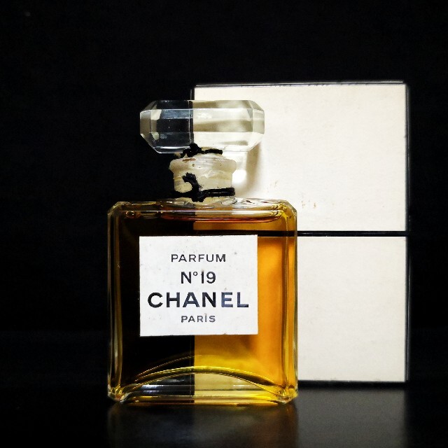 CHANEL - 未使用 シャネル 19番 ファム 14ml 香水の通販 by すべてがFragranceになる｜シャネルならラクマ