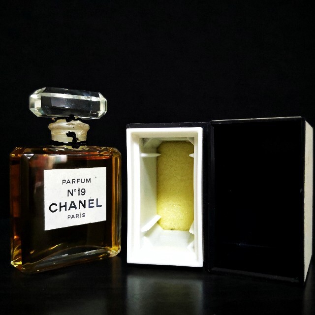 CHANEL - 未使用 シャネル 19番 ファム 14ml 香水の通販 by すべてがFragranceになる｜シャネルならラクマ