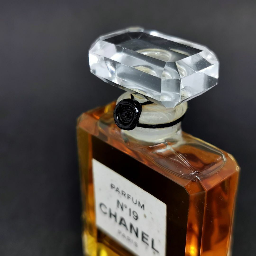 CHANEL(シャネル)の【未開栓】　シャネル　「19番」　パルファム　28ml　香水 コスメ/美容のコスメ/美容 その他(その他)の商品写真