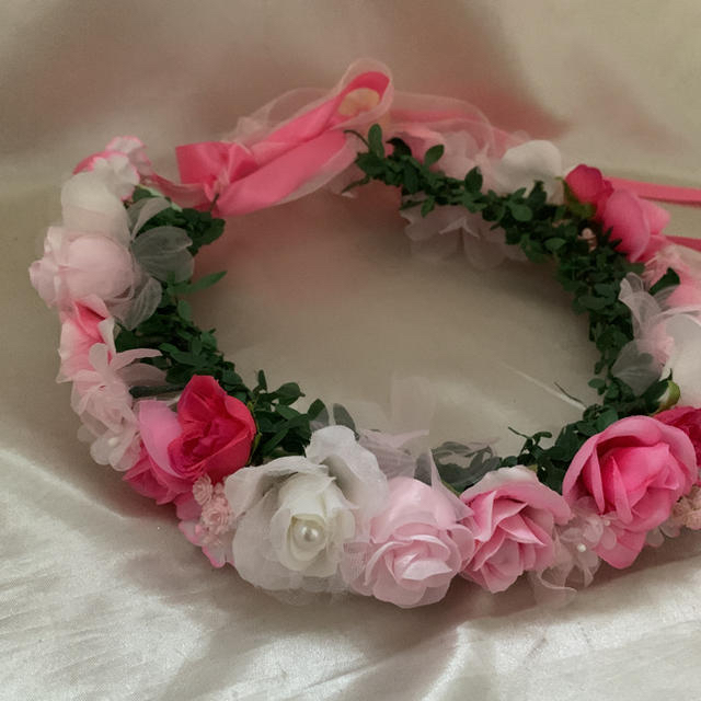 花かんむり♡お子様用♡ピンク、白、濃いピンク ハンドメイドのアクセサリー(ヘアアクセサリー)の商品写真