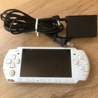 ソニー(SONY)のPSP3000 本体　パールホワイト(携帯用ゲーム機本体)